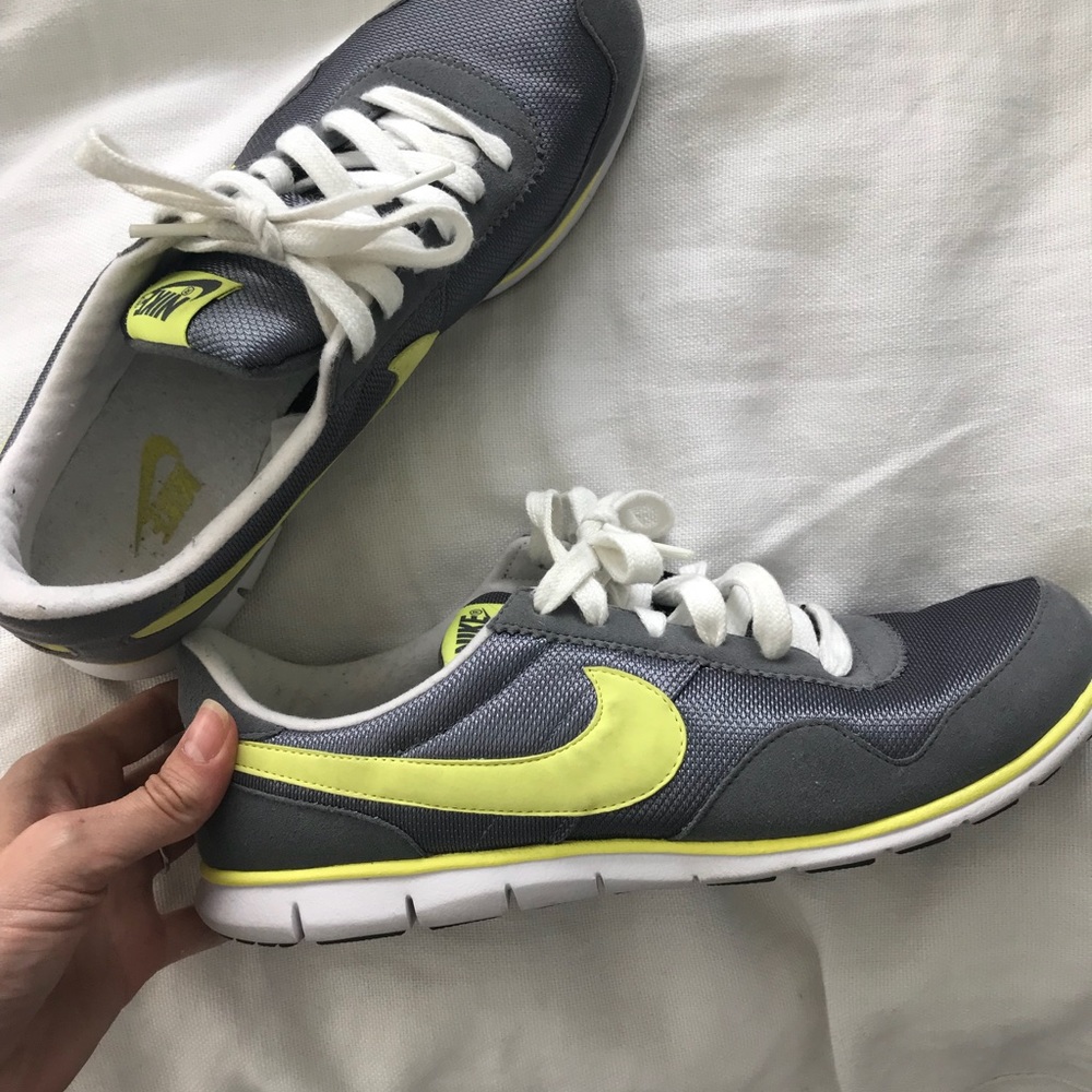 Nike sneakers size 10